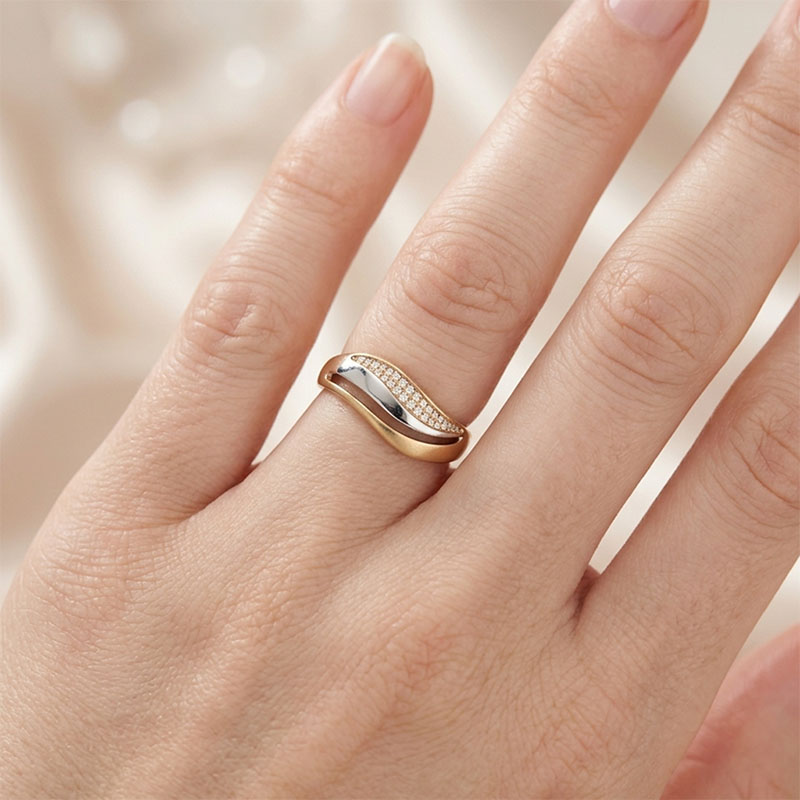 Briliantový prsteň z ružového a bieleho zlata s matnou úpravou – Obrázok 2